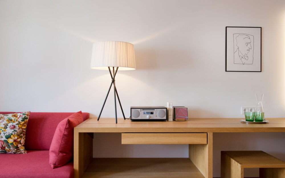 Detailbild, Schreibtisch, Werkraum Zimmer, Krone Hittisau