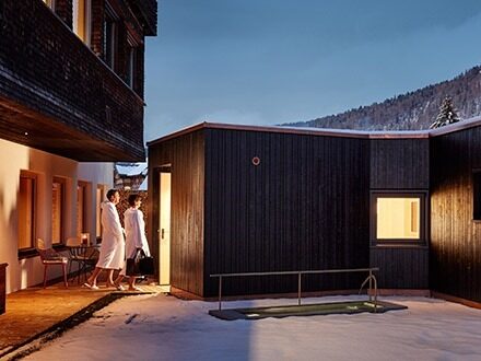 Saunahaus im Winter - Scheinfasten