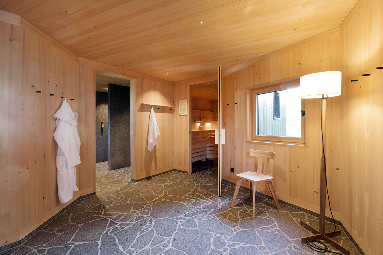 Krone Saunahaus im Garten